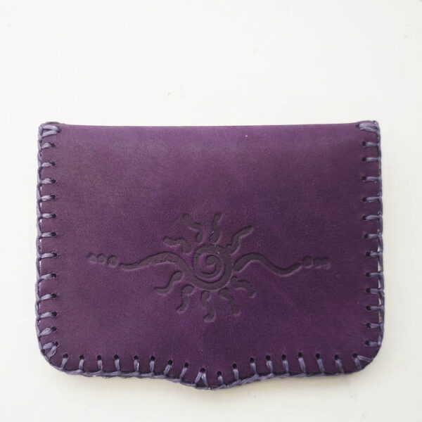 Cartera de piel morada